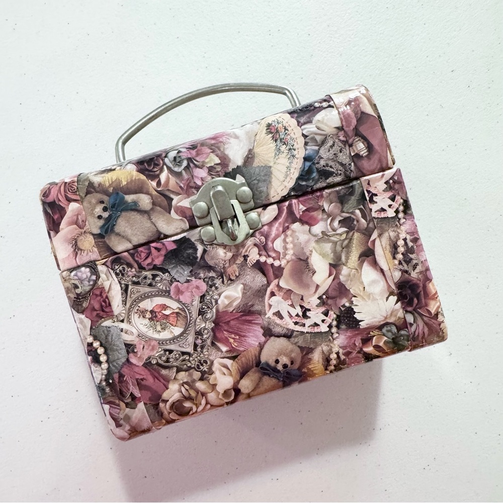 Vintage 90’s Floral Teddy Bear Print Box/Handbag w/latch